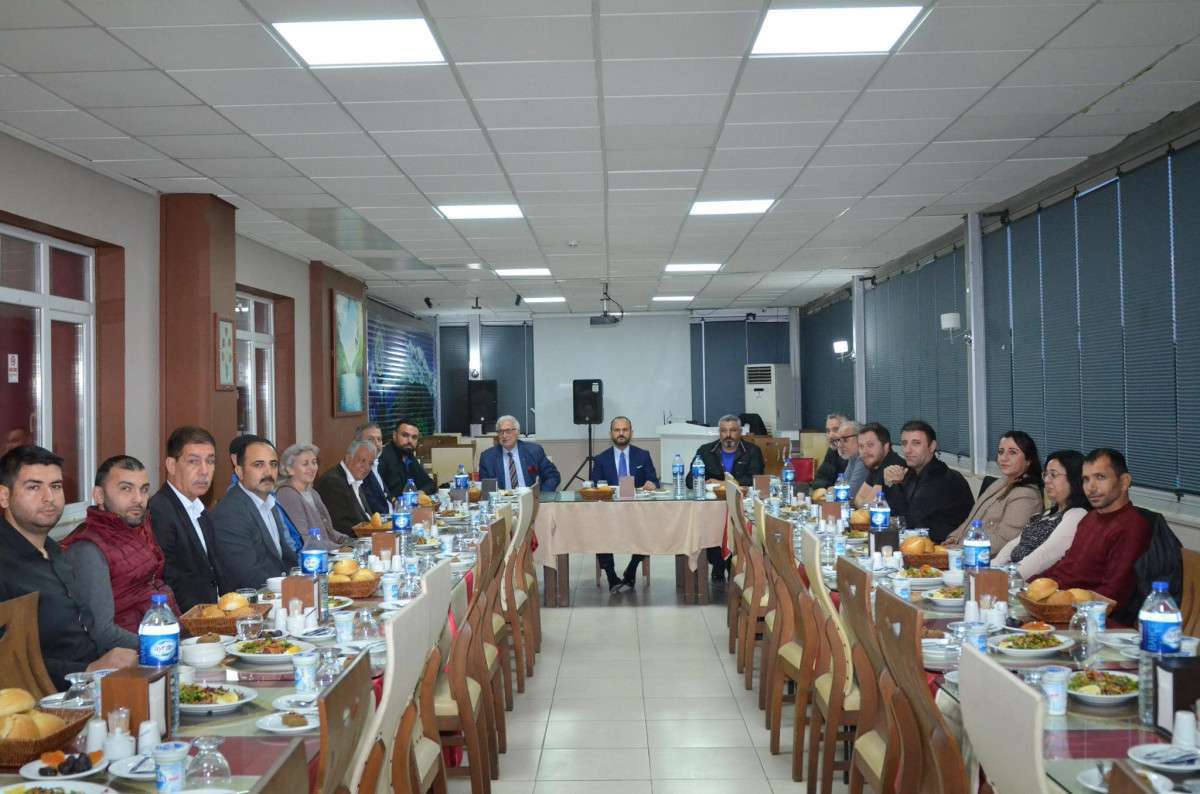Ak Parti Ceyhan İlçe Başkanlığı tarafından düzenlenen “İftar Yemeğinde Başkan Yeşil, Ceyhanlılara Müjdeyi Verdi
