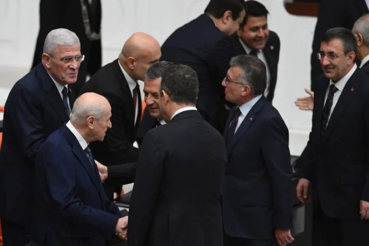 Bütçe görüşmeleri başladı: Ankara'da Meclis'ten samimi kareler!