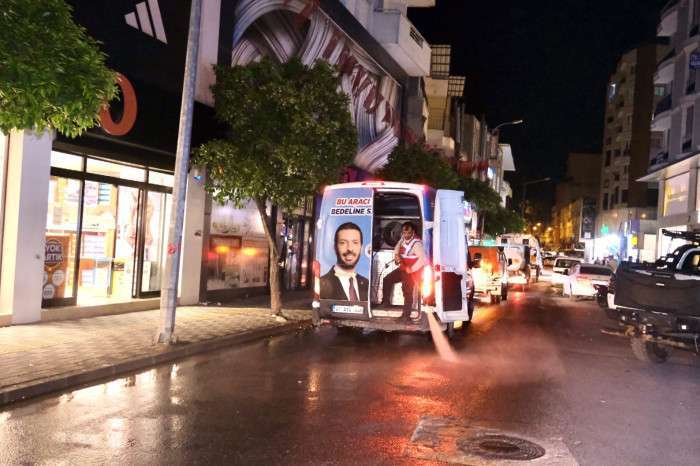 Ceyhan Belediyesi Kent Genelinde Bayram Temizliği Yaptı